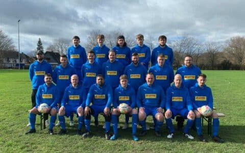 Lotto sponsert neue Pullover für das Team